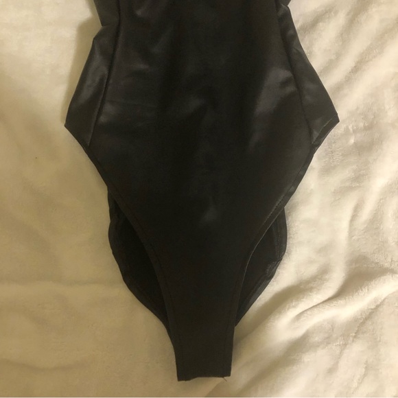 Black (Fo leather) Strapless Leotard - Picture 4 of 13